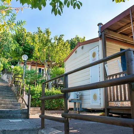 Centro Vacanze Mirage Üdülőpark Torre di Palme